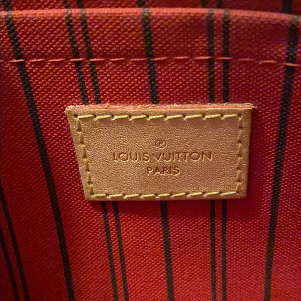 Louis Vuitton Pouchette - Picture 6 of 9